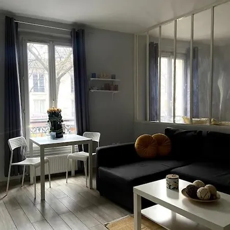 Apartment In The Heart Of Chinatown,