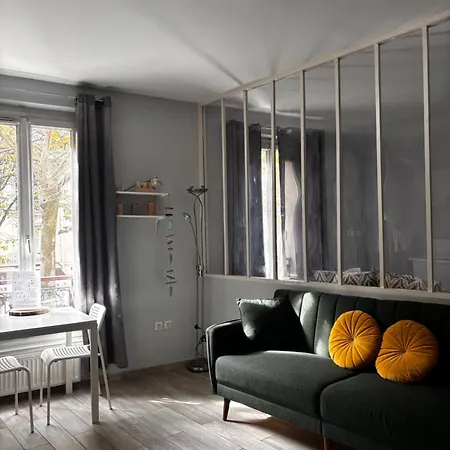 In The Heart Of Chinatown, Apartment Paris